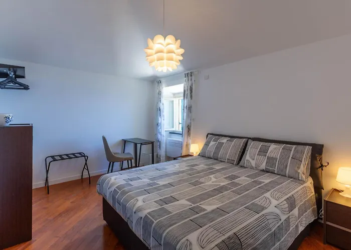 Pensión Cava Arde 3*